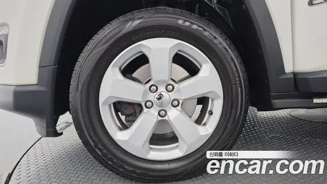 Jeep Compass 2019 — ფოტო 20/31