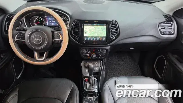 Jeep Compass 2019 — ფოტო 25/31