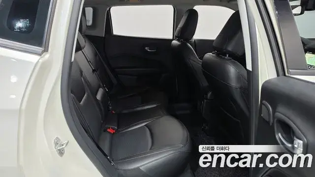 Jeep Compass 2019 — ფოტო 29/31