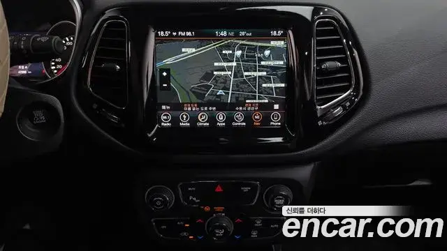Jeep Compass 2019 — ფოტო 16/31