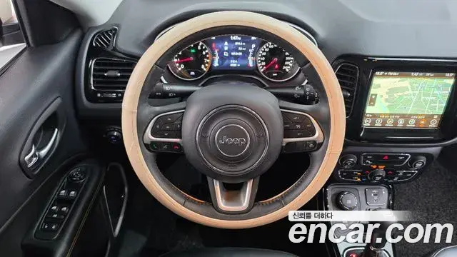 Jeep Compass 2019 — ფოტო 27/31