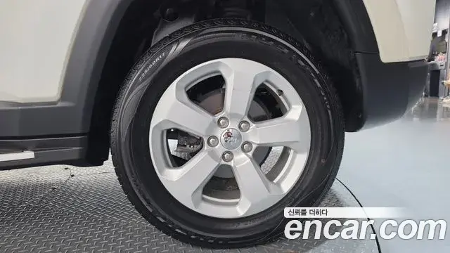 Jeep Compass 2019 — ფოტო 22/31