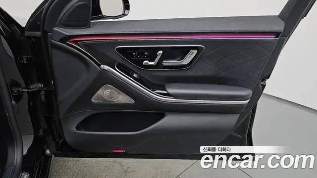 Mercedes-Benz S-Class 2022 — Photo 9/35