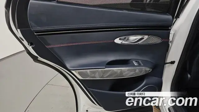 Genesis GV70 2024 — ფოტო 27/39