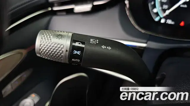 Genesis GV70 2024 — ფოტო 17/39