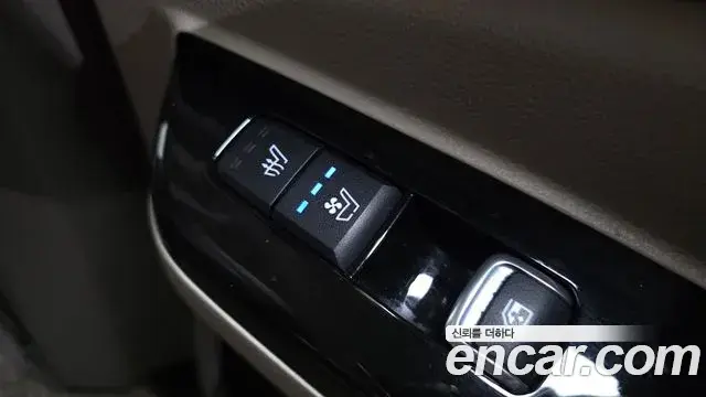 Kia Carnival 2021 — Photo 19/20