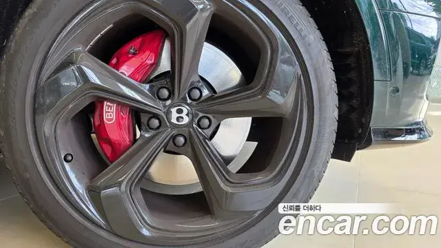 Bentley Bentayga 2024 — Şəkil 9/18