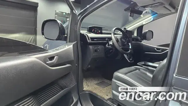 Hyundai Staria 2022 — Фото 10/20