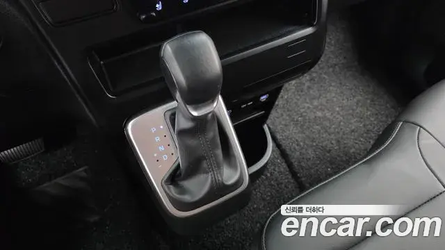 Hyundai Staria 2025 — ფოტო 9/20