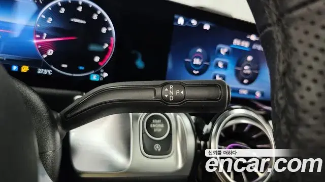 Mercedes-Benz GLB-Class 2025 — Photo 9/20
