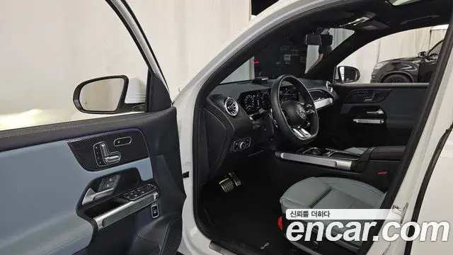 Mercedes-Benz GLB-Class 2025 — Photo 10/20