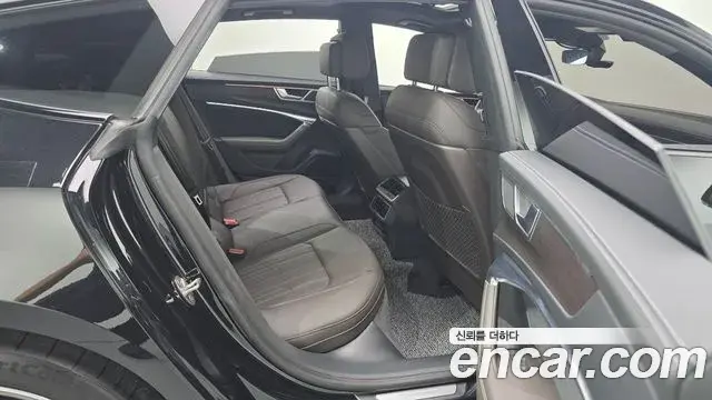 Audi A7 2023 — Фото 17/20