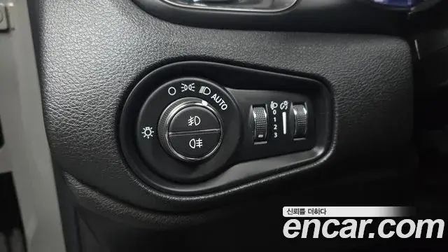 Jeep Renegade 2020 — Şəkil 24/30
