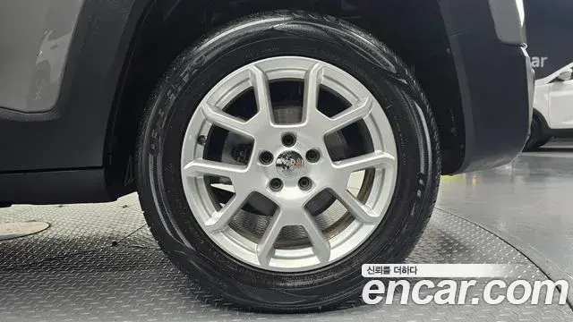 Jeep Renegade 2020 — Şəkil 18/30