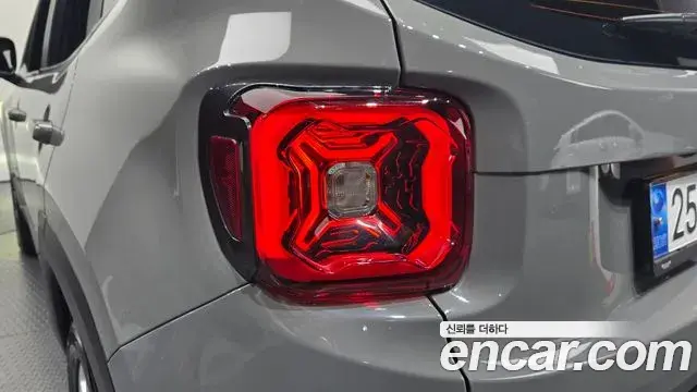 Jeep Renegade 2020 — Şəkil 11/30