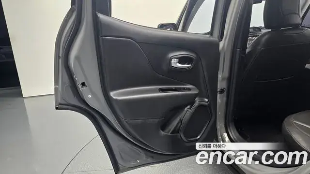 Jeep Renegade 2020 — Şəkil 22/30