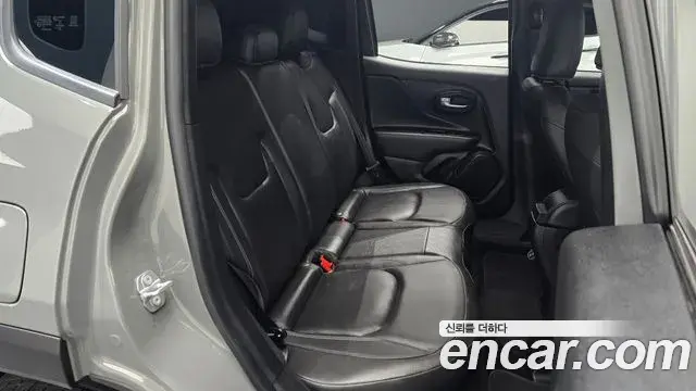 Jeep Renegade 2020 — Şəkil 17/30
