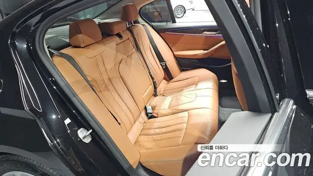 BMW 5 Series 2021 — Фото 11/20