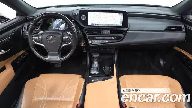 Lexus ES300h 2023 — Photo 7/20