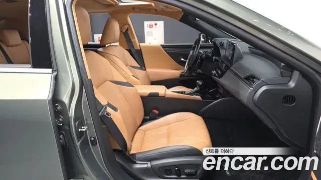 Lexus ES300h 2023 — Photo 11/20