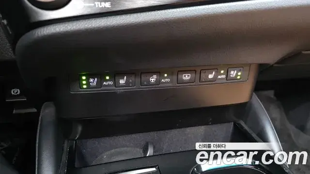 Lexus ES300h 2023 — Photo 16/20