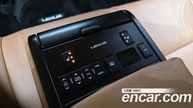 Lexus ES300h 2023 — Photo 18/20