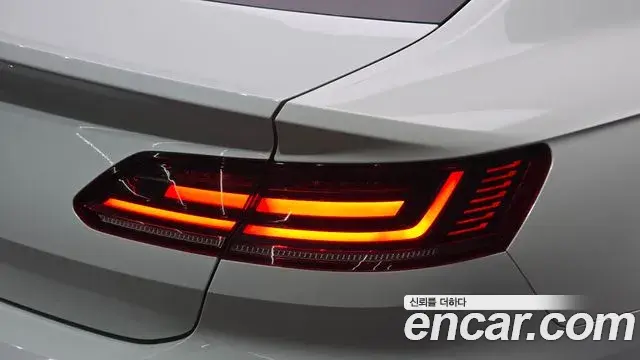 Volkswagen Arteon 2019 — ფოტო 34/35
