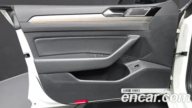 Volkswagen Arteon 2019 — ფოტო 24/35