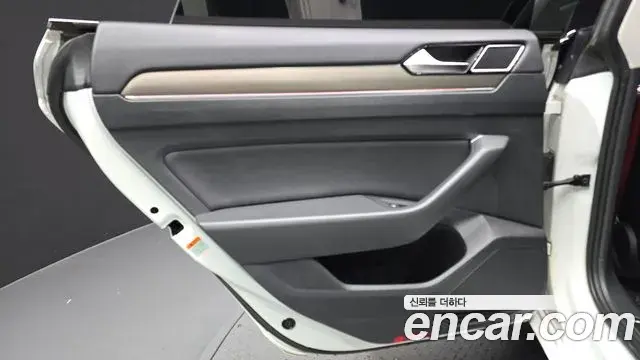 Volkswagen Arteon 2019 — ფოტო 18/35