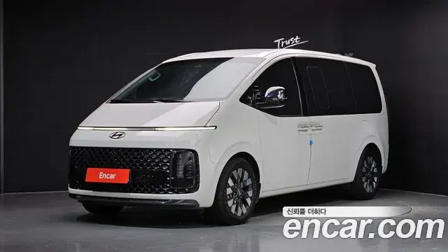 Hyundai Staria 2024 — Photo 1/20