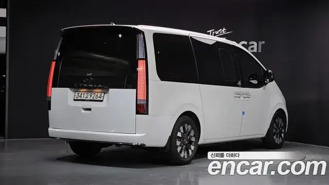 Hyundai Staria 2024 — Photo 2/20