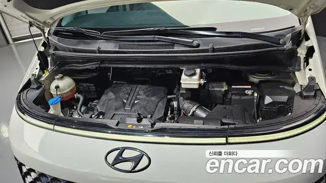 Hyundai Staria 2024 — Photo 6/20