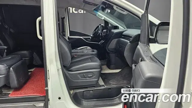 Hyundai Staria 2024 — Photo 11/20