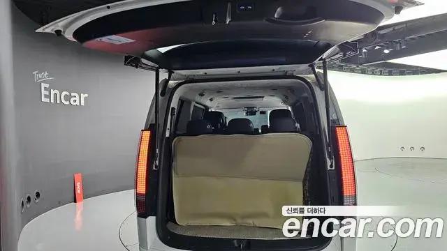 Hyundai Staria 2024 — Photo 20/20