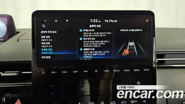 Hyundai Staria 2021 — Photo 18/20