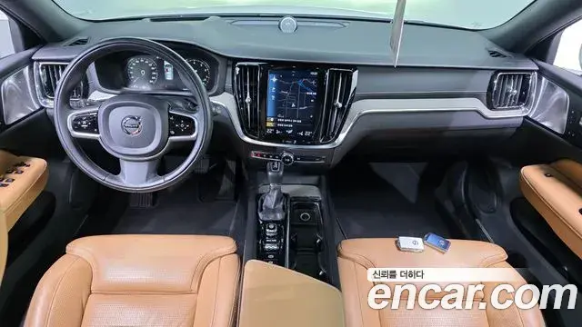 Volvo V60 Cross Country 2019 — Фото 7/20