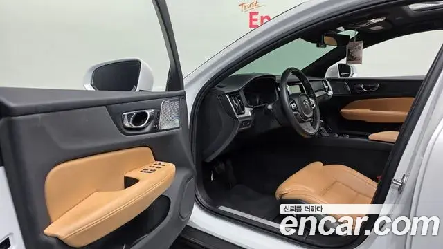 Volvo V60 Cross Country 2019 — Фото 10/20