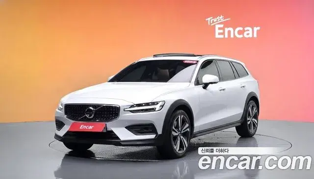 Volvo V60 Cross Country 2019 — Фото 1/20