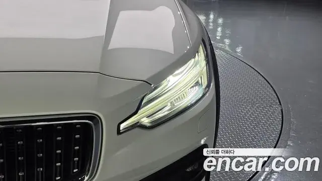 Volvo V60 Cross Country 2019 — Şəkil 12/35