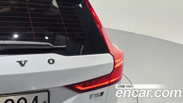 Volvo V60 Cross Country 2019 — Şəkil 34/35