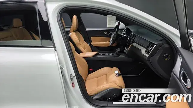 Volvo V60 Cross Country 2019 — Şəkil 4/35