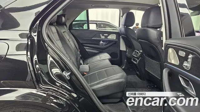 Mercedes-Benz GLE-Class 2023 — Photo 11/20