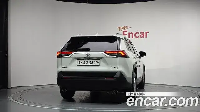 Toyota RAV4 2019 — Photo 19/20