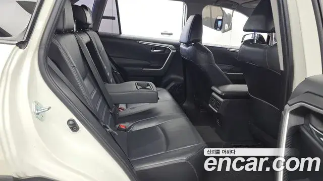 Toyota RAV4 2019 — Photo 11/20