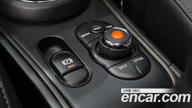 Mini Cooper Countryman 2019 — Photo 19/20