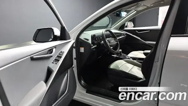 Kia Niro 2022 — Фото 10/20
