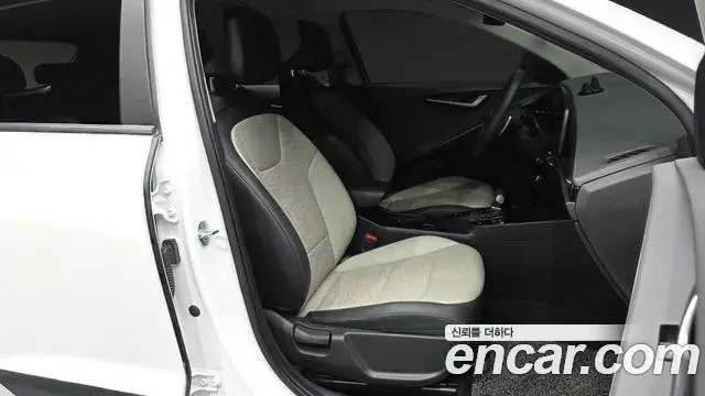 Kia Niro 2022 — Фото 11/20