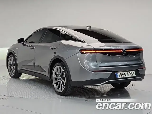 Toyota Crown Crossover 2024 — Photo 19/20