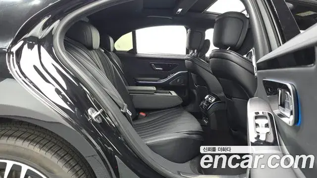 Mercedes-Benz S-Class 2025 — Фото 13/20