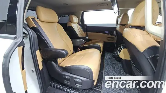 Kia Carnival 2022 — Photo 11/20